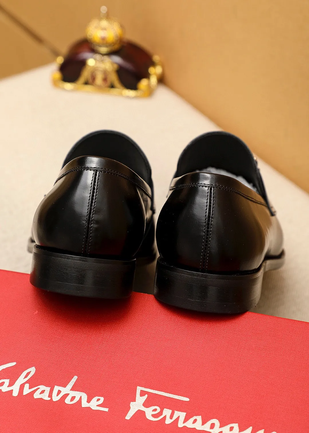 Men's shoes 💰480 💐 Product trademark: Ferragamo "Ferragamo" casual leather shoes Regular size: 38-44 (45.46🉑️customized) Product materials: Selected imported first-layer open-edge beaded cowhide leather upper + luxury hardware buckle, imported water-dyed cowhide leather lining. Strong three-dimensional visual effect, original rubber outsole Color: 2⃣️colors available